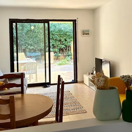La Cigale Bleue - Garden Level Appartement